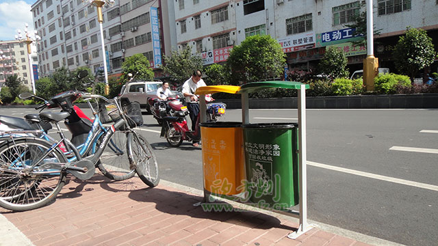 欣方圳分類玻璃鋼垃圾桶 服務(wù)貴州畢節(jié)市民